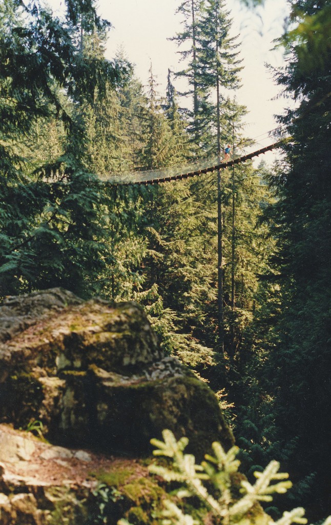 Capilano Suspension Bridge in Vancouver. Aufnahme: Mai 1987 (digitalisiertes Negativfoto).