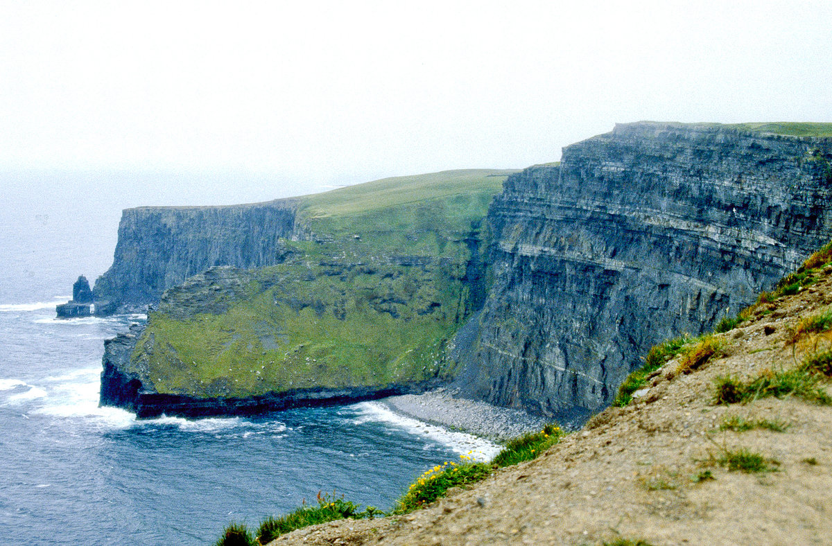 Cliffs of Moher. Bild vom Dia. Aufnahme: Juli 1991.