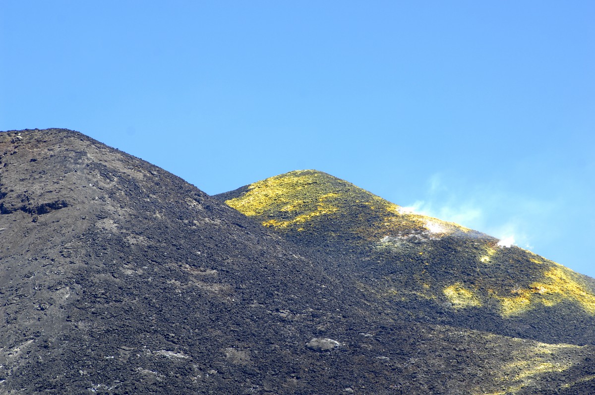 Cratere de Nord-Est (3327 Meter) auf dem Ätna (Etna). Aufnahme: Juli 2013.
