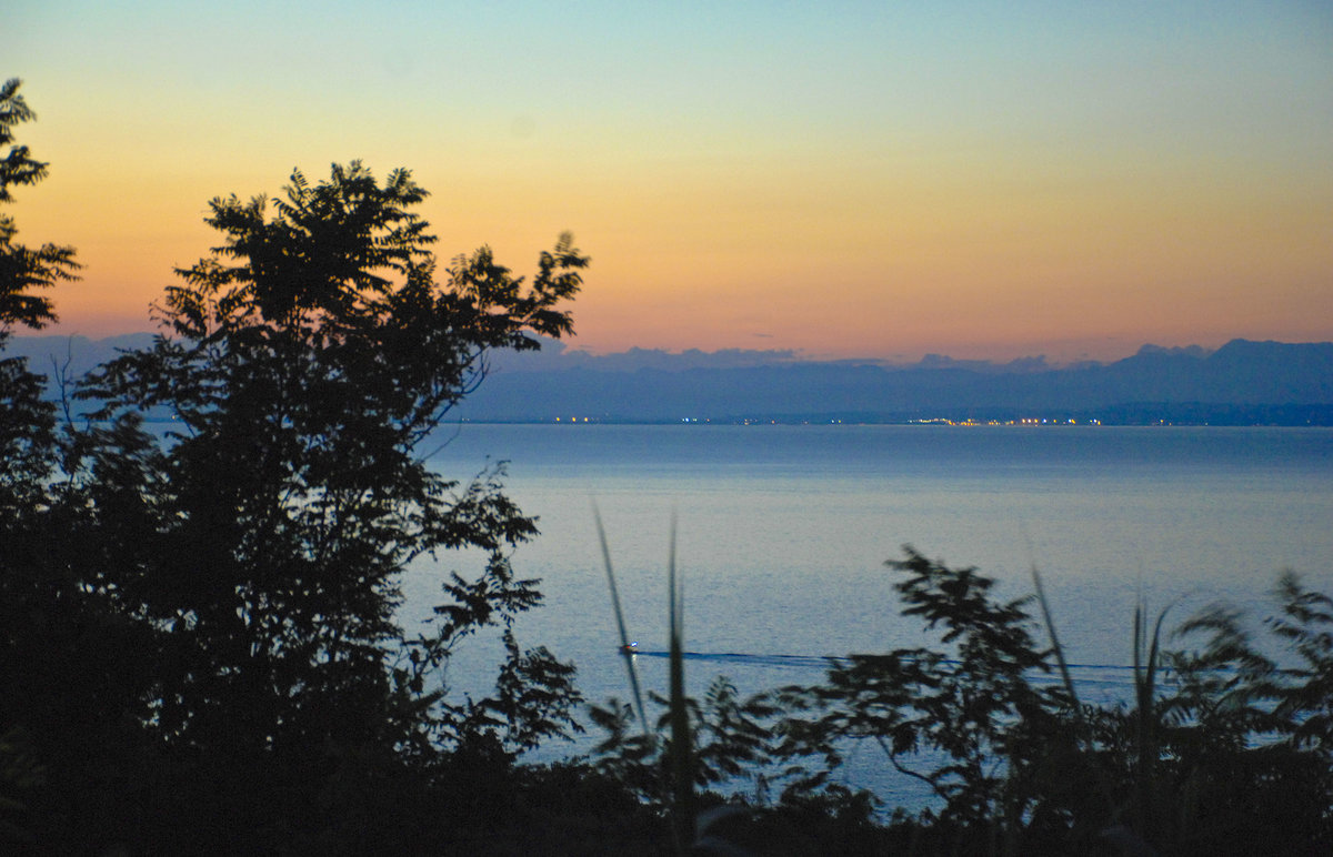 Dämmerung am Adriatischen Meer zwischen Izola und Piran in Slowenien. Aufnahme: 28. Juli 2016.