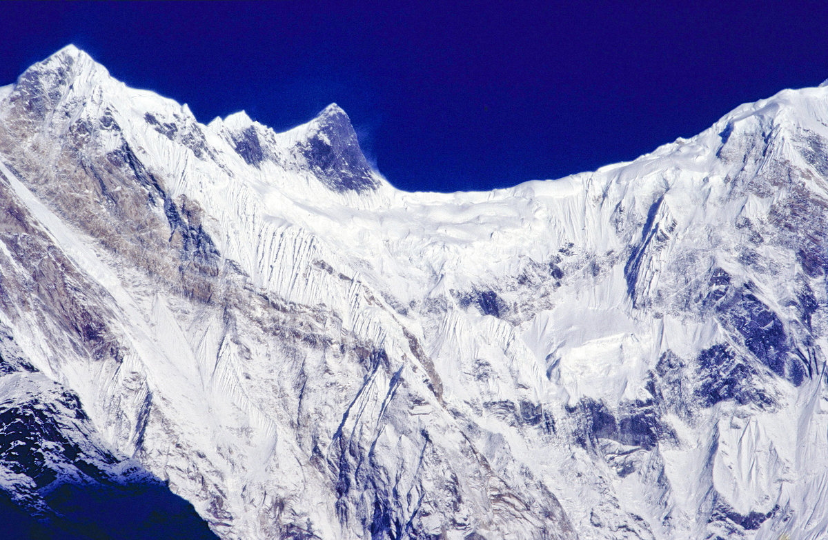 Das Annapurna Massiv von Annapurna Base Camp aus gesehen. Bild vom Dia. Aufnahme: September 1988.