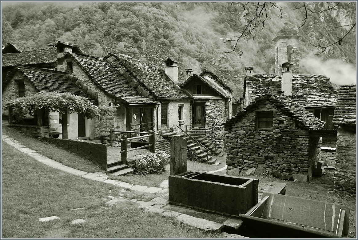 Das Dorf Foroglio im Bavona-Tal, ein Nebental des Maggiatals.
(16.09.2013)