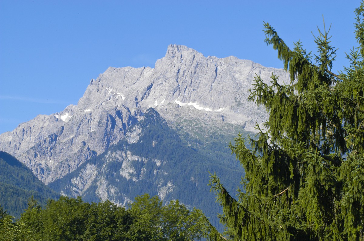 Das Jenner-Massiv von der Jugendherberge in Berchtesgaden aus gesehen. Aufnahme: Juli 2008.