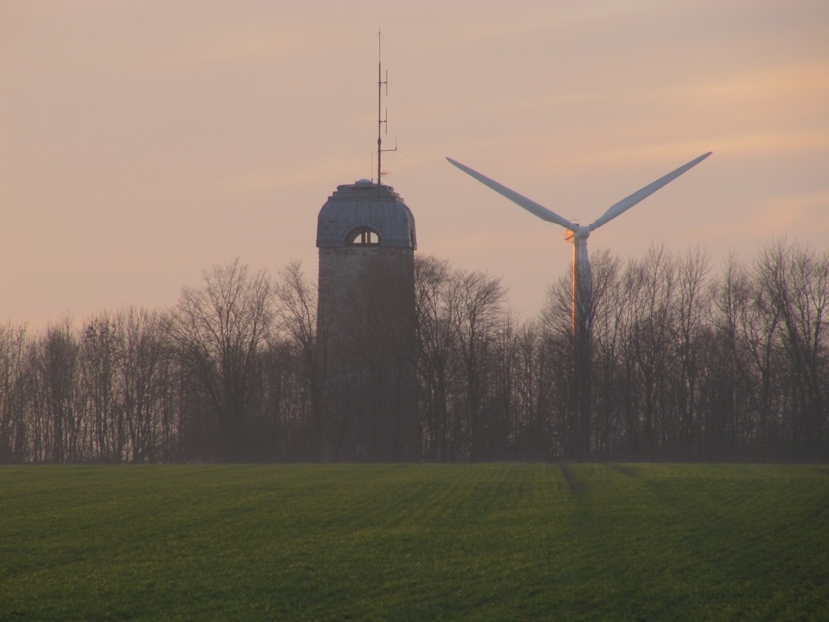 Der Bismarckturm 286m über NN auf der Haarhöhe in Möhnesee-Delecke am 30.01.2014 bietet herrliche Ausblicke über die Soester Börde, den Möhnesee und den Arnsberger Wald.