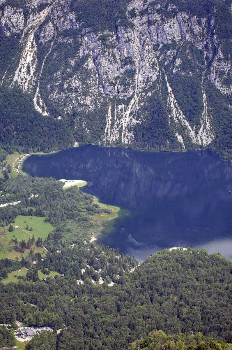 Der Bohinjsko jezero (deutsch: Wocheiner See, auch Bohinjsee) bei Ukanc in Slowenien. Aufnahme: 2. August 2016.