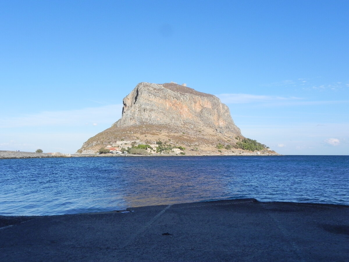 
Der Felsen von Monemvasia, einer griechische Kleinstadt, die im Byzantinischen Reich bedeutender Stützpunkt und Festung war. Sie liegt vor der Küste Lakoniens im Südosten der Halbinsel Peloponnes, am 23.10.14.
04.01.2023 Axel Hofmeister