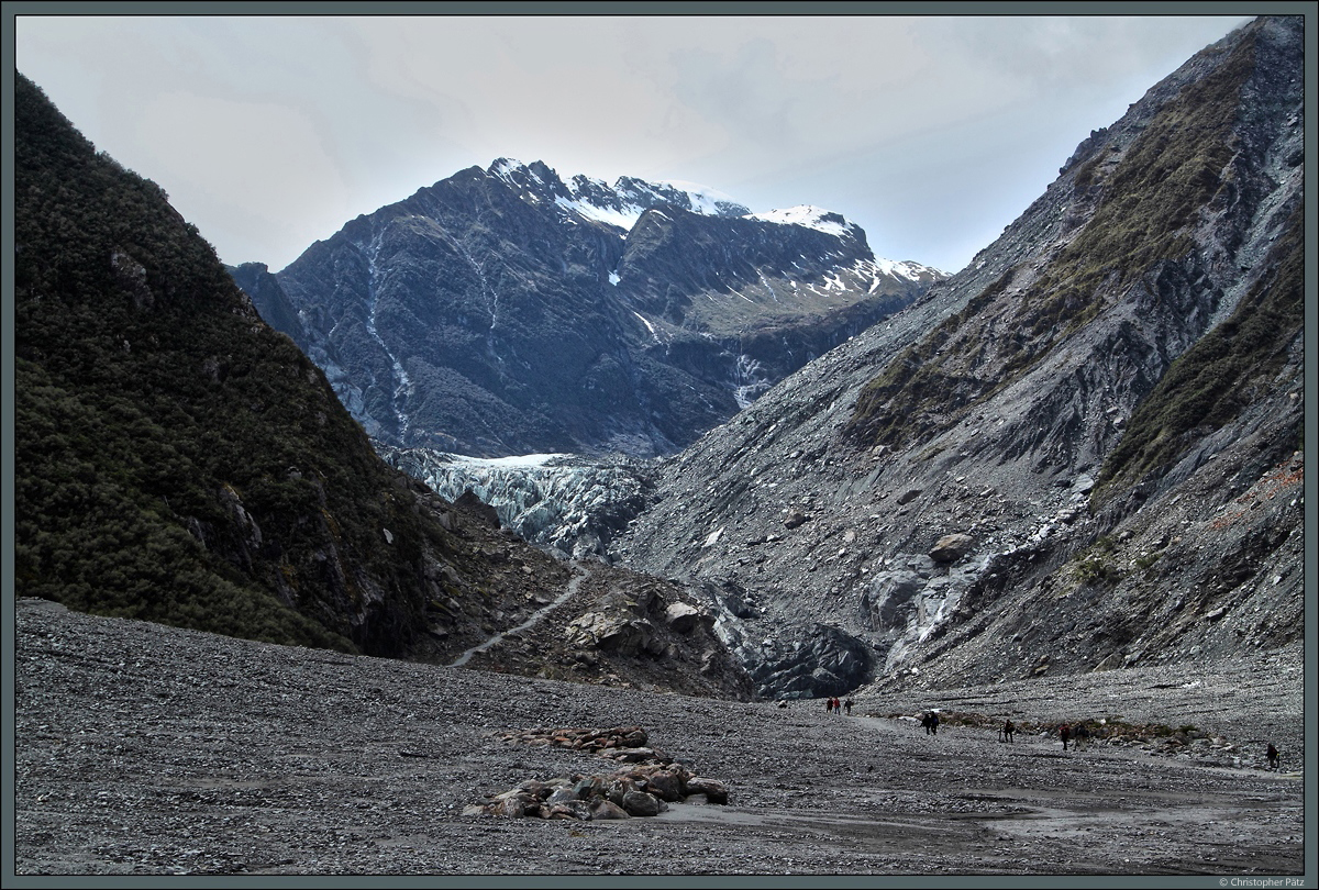 Der Fox-Gletscher erstreckt sich über eine Länge von 13 Kilometer innerhalb des Westland-Nationalparks. Durch die Klimaerwärmung ist er innerhalb der letzten 100 Jahre deutlich abgeschmolzen. (23.10.2016)