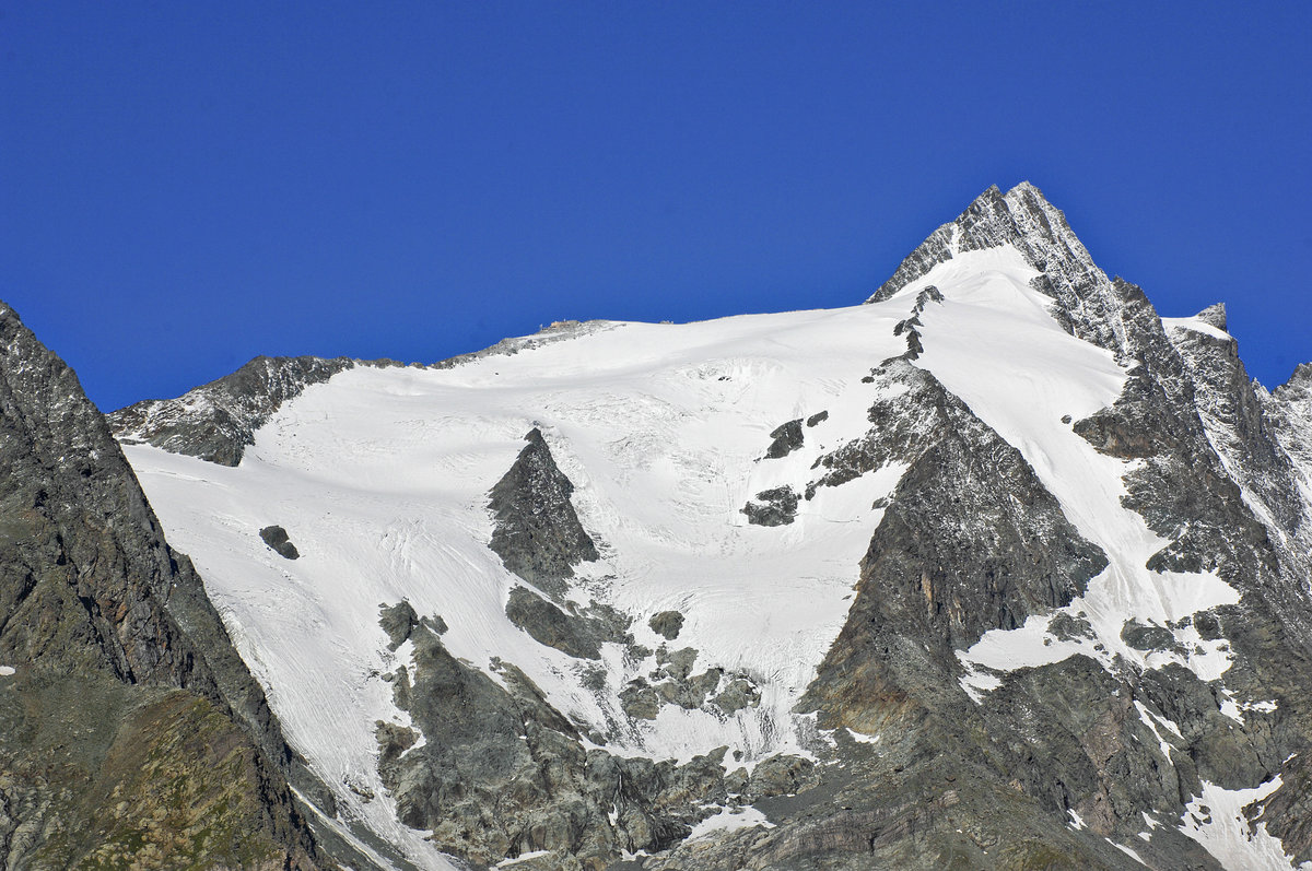 Der Gletscher Hofmanskees und Großglockner in Österreich. Aufnahme: 7. August 2016.