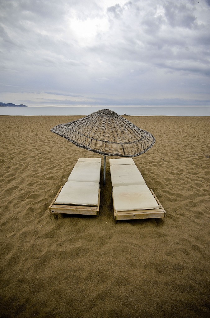 Der Iztuzu Strand. 2014 wurde der Strand von der Privatfirma Dalcev gepachtet und soll kommerziell genutzt werden. Die örtliche Bevölkerung versucht, die Baumaschinen  aufzuhalten. Aufnahme: Oktober 2010.