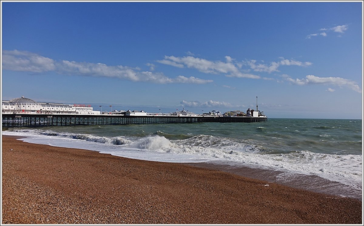 Der neue Pier in Brighton ist vom überall am Strand gut zu sehen.
(02.05.2018)