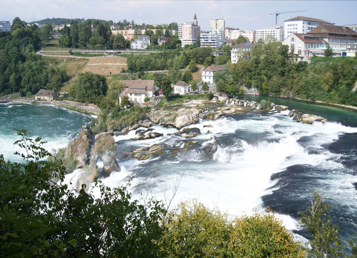 Der Rheinfall von Schloss Laufen aus gesehen. (09.08.2015)