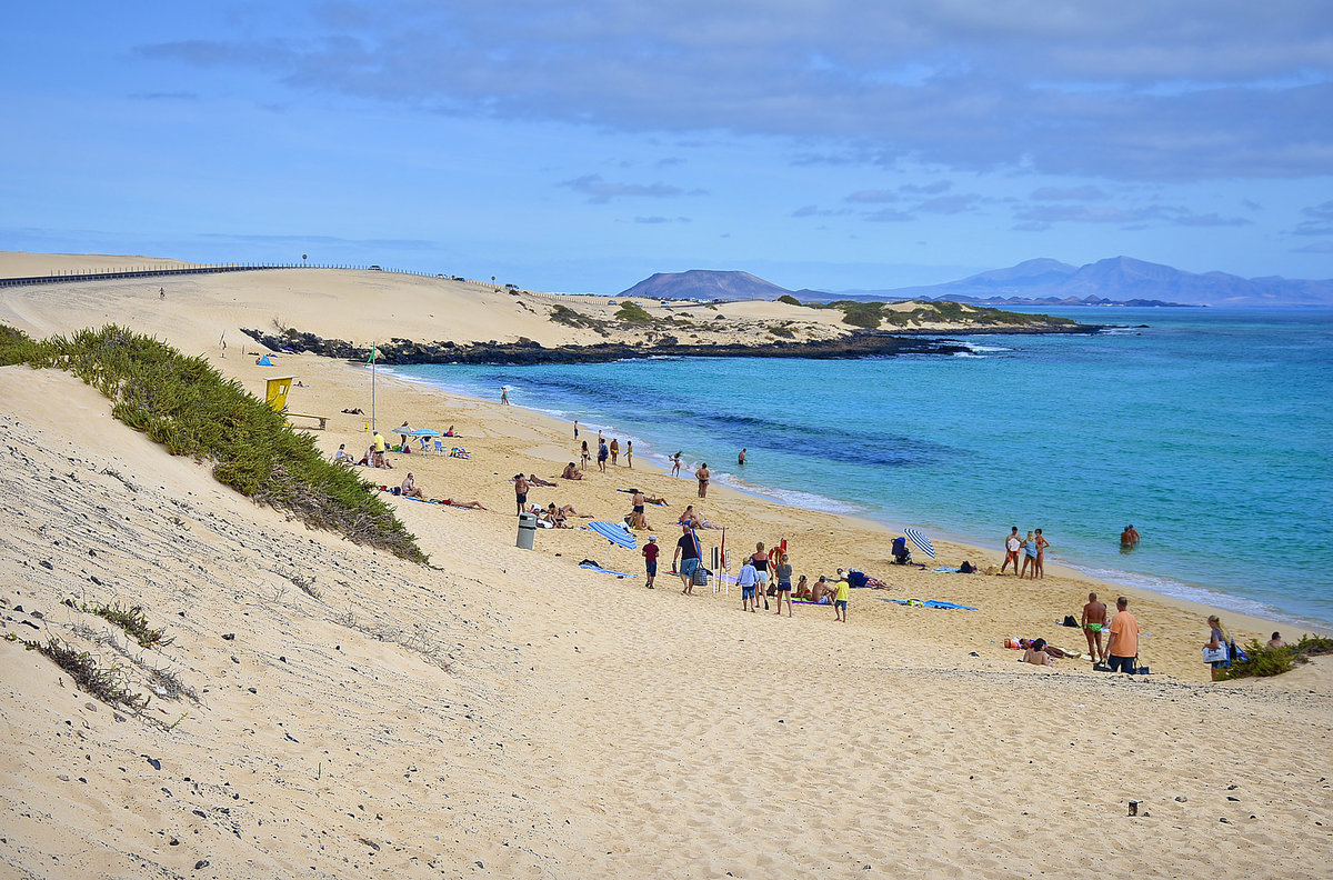 Der Strand am Park Natural de Corralejo auf der Insel Fuerteventura in Spanien. Aufnahme: 18. Oktober 2017.