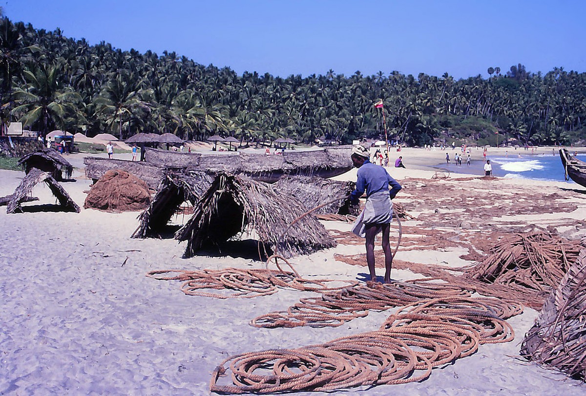 Der Strand vor Kovalam in Kerala. Aufnahme: Dezember 1988 (Bild voma Dia).