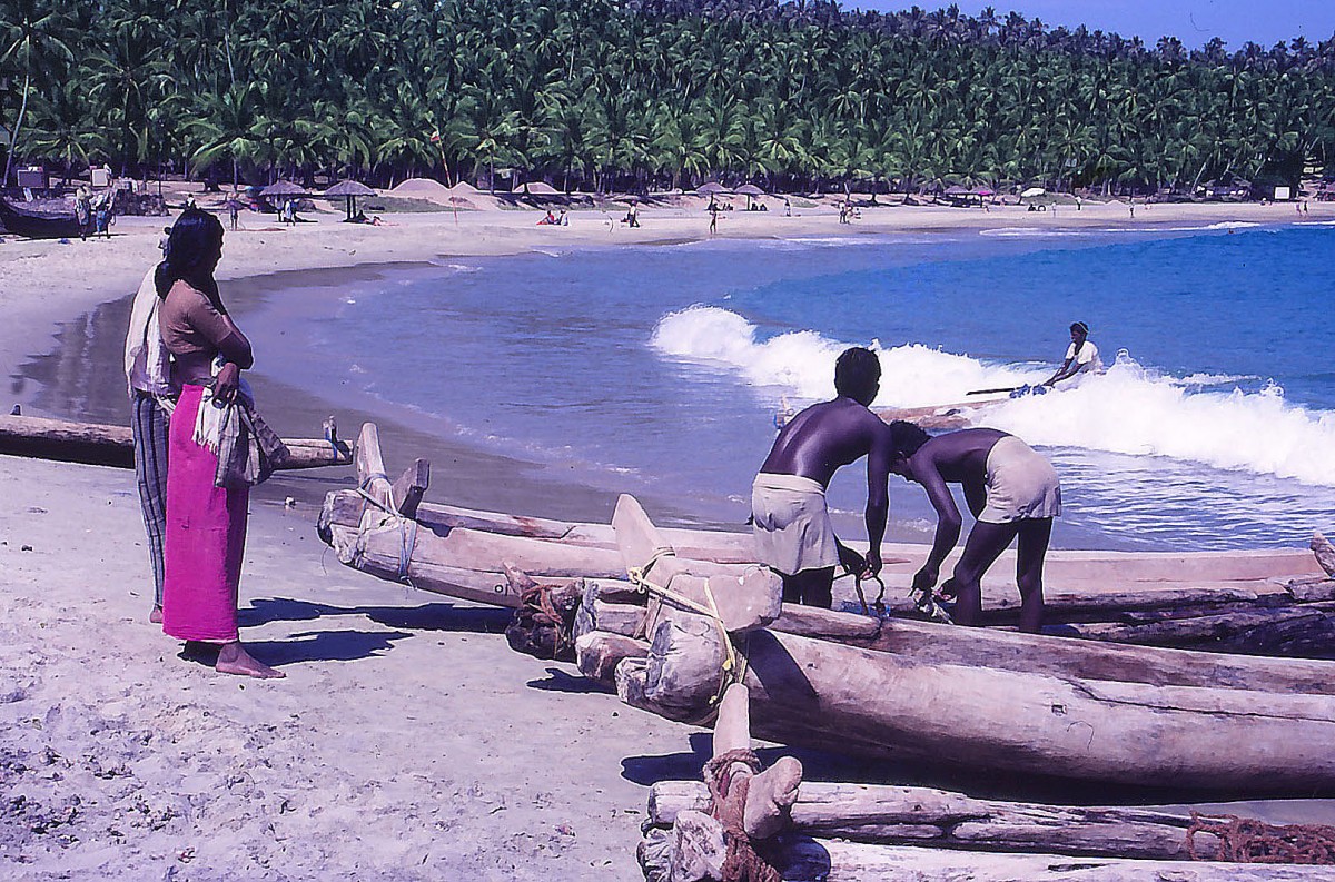 Der Strand vor Kovalam in Kerala. Aufnahme: Dezember 1988 (Bild voma Dia).