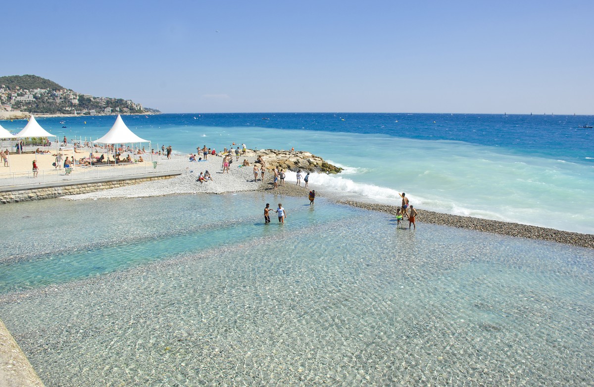 Der Strand vor Nizza (Nice). Aufnahme: Juli 2008.