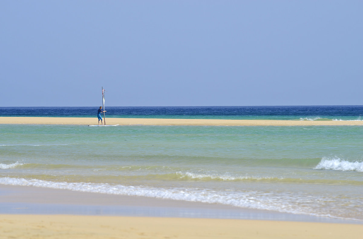 Der Strand vor Risco El Paso auf der Insel Fuerteventura. Kanarische Inseln, Spanien. Aufnahme: 18. Oktober 2017.