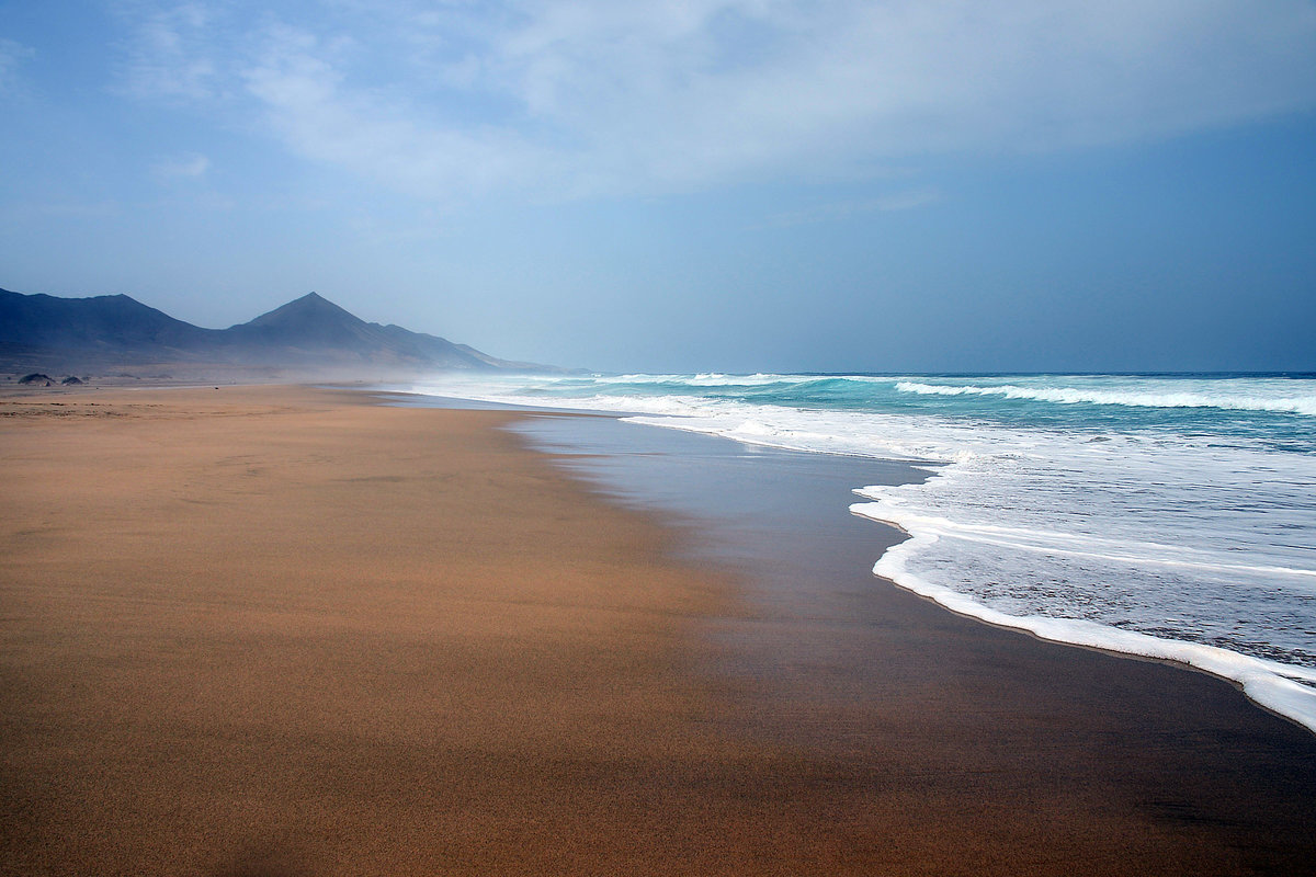 Der Strand zwischen Montana Agueda und Cofete auf der Insel Fuerteventura in Spanien. Aufnahme: 17. Oktober 2017.