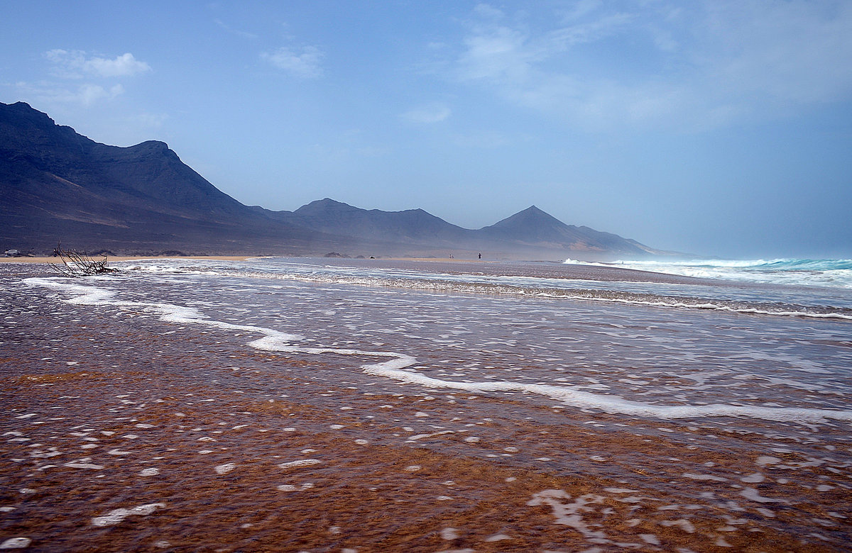 Der Strand zwischen Montana Agueda und Cofete auf der Insel Fuerteventura in Spanien. Aufnahme: 17. Oktober 2017.