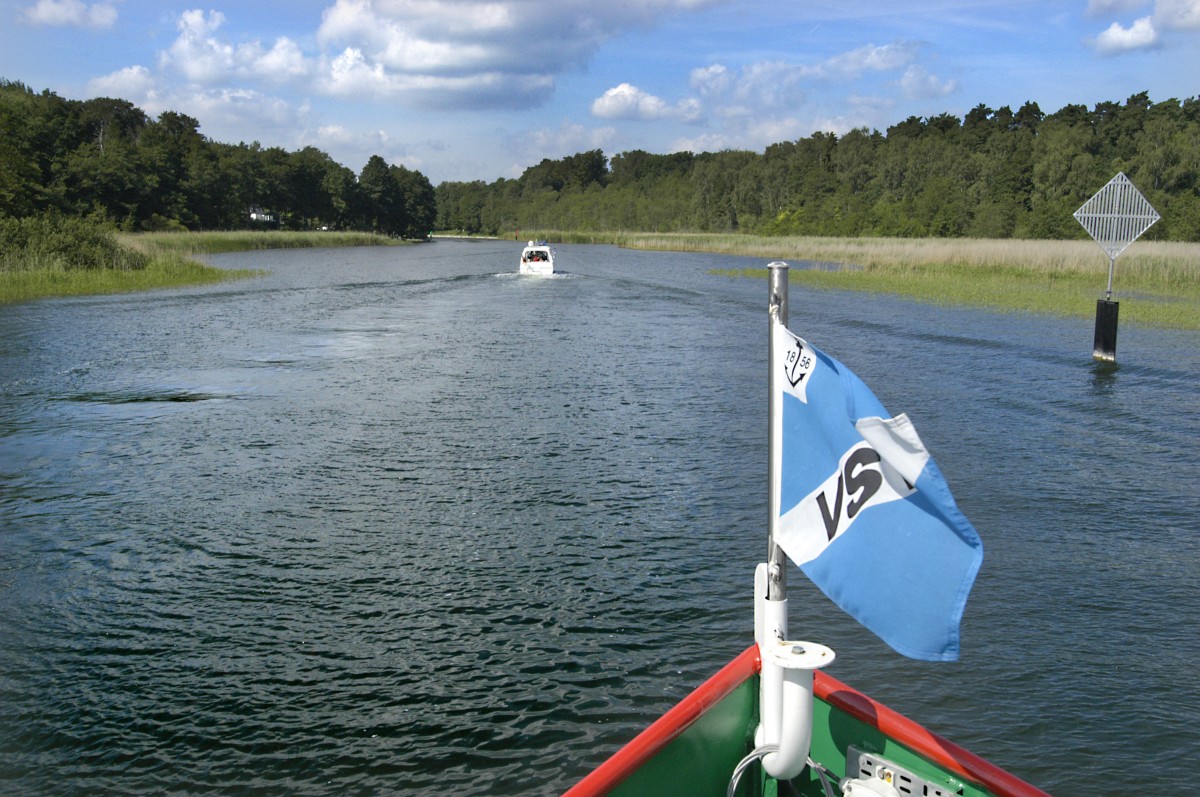 Der Wasserweg zwischen Müritz und Kölpinsee. Aufnahme: Juli 2006.