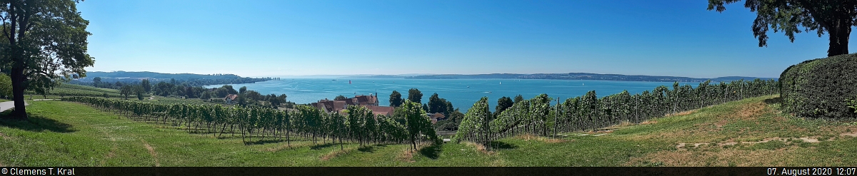 Der westliche Bodensee mit Weinberg an der Wallfahrtskirche Birnau (Uhldingen-Mühlhofen).
(Panorama)

🕓 7.8.2020 | 12:07 Uhr