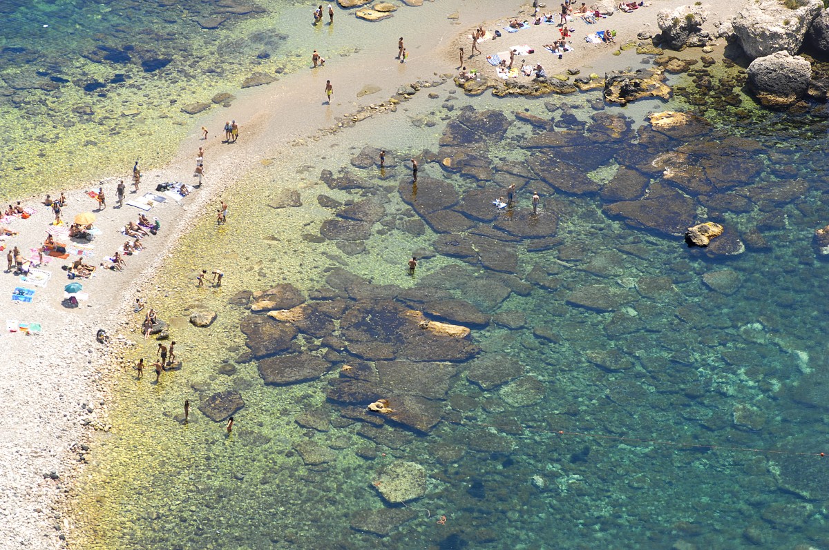 Die Bucht vor Taormina von Belvedere aus gesehen. Aufnahme: Juli 2013.