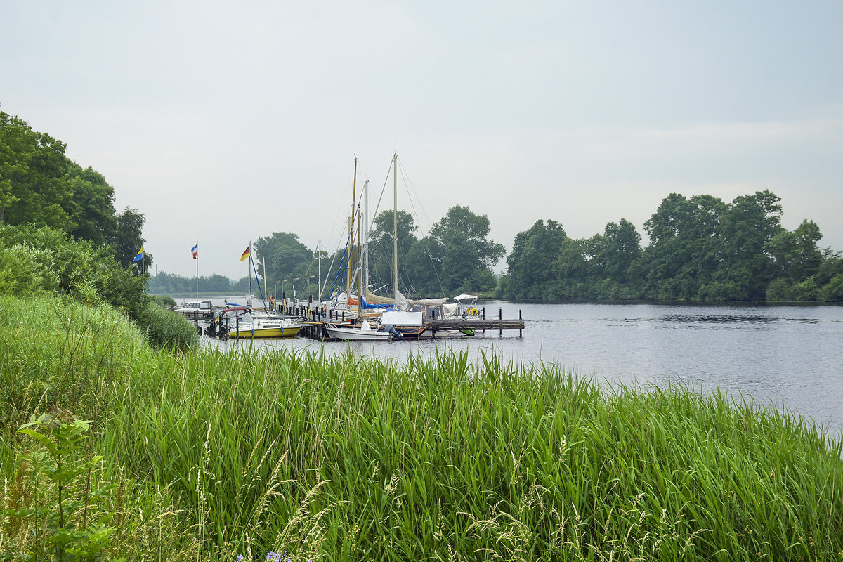 Die Eider in der Nähe von Süderstapel (Kreis Schleswig-Flensburg).Aufnahme: 29. Juni 2021.