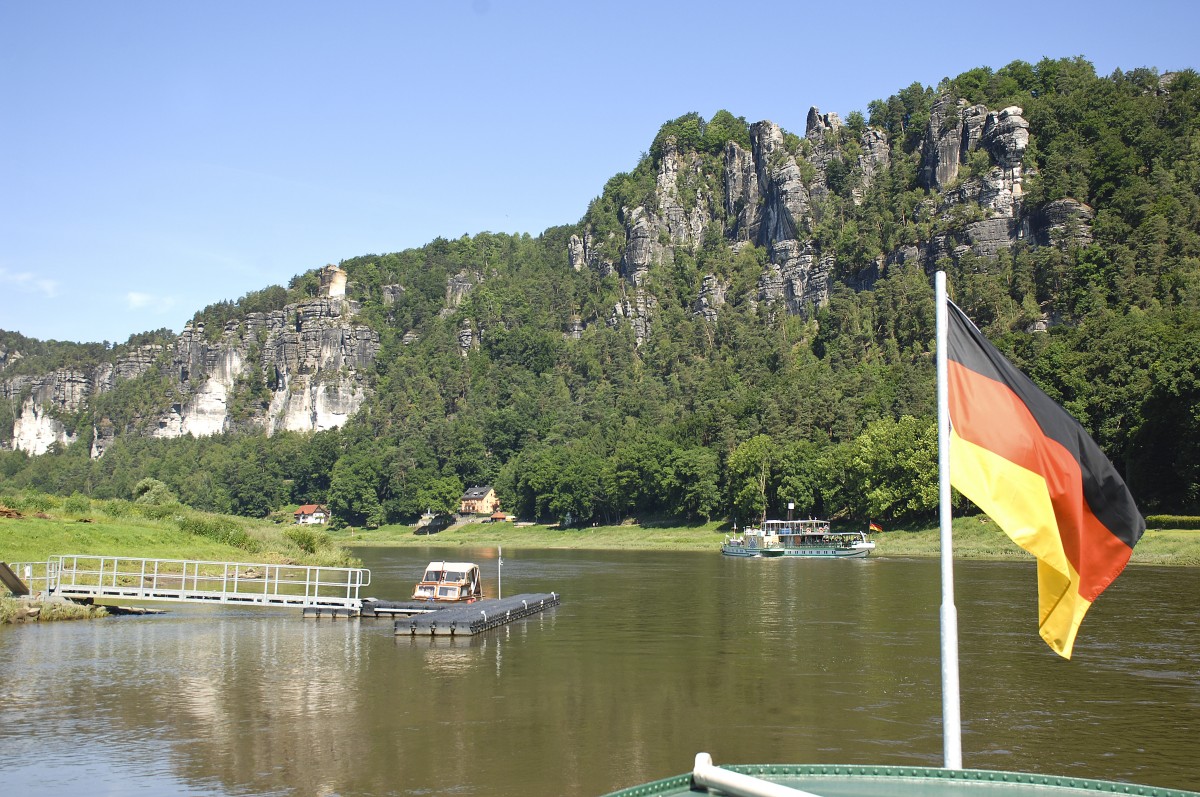 Die Elbe bei Kurort Rathen in der Sächsischen Schweiz.

Aufnahmedatum: 7. Juni 2014.