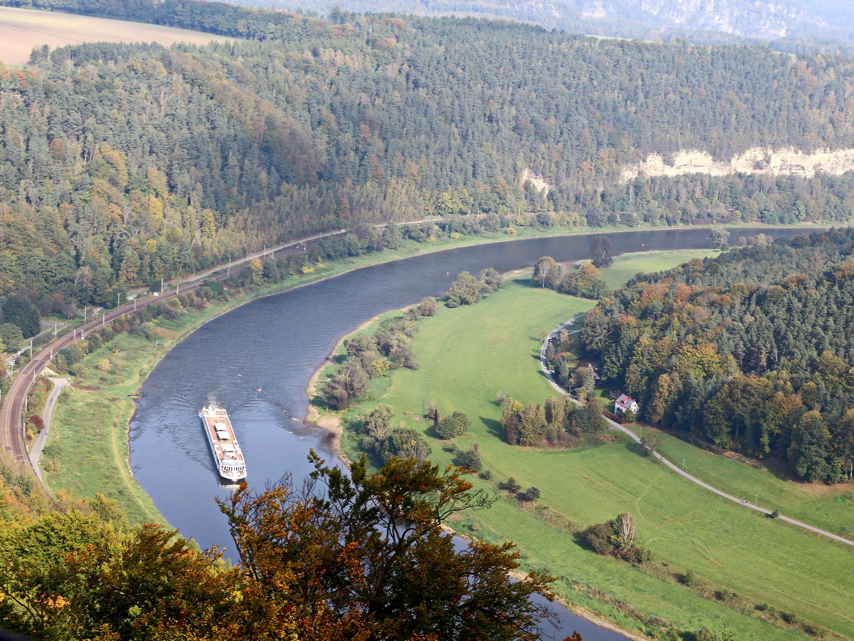 Die Elbe gesehen von der Festung Königsstein am 17. Oktober 2021.