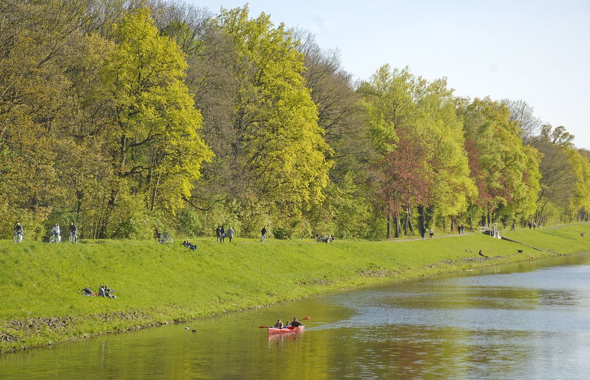 Die Elster an der Paußnitzbrücke in Leipzig. Aufnahme: 30. April 2017.