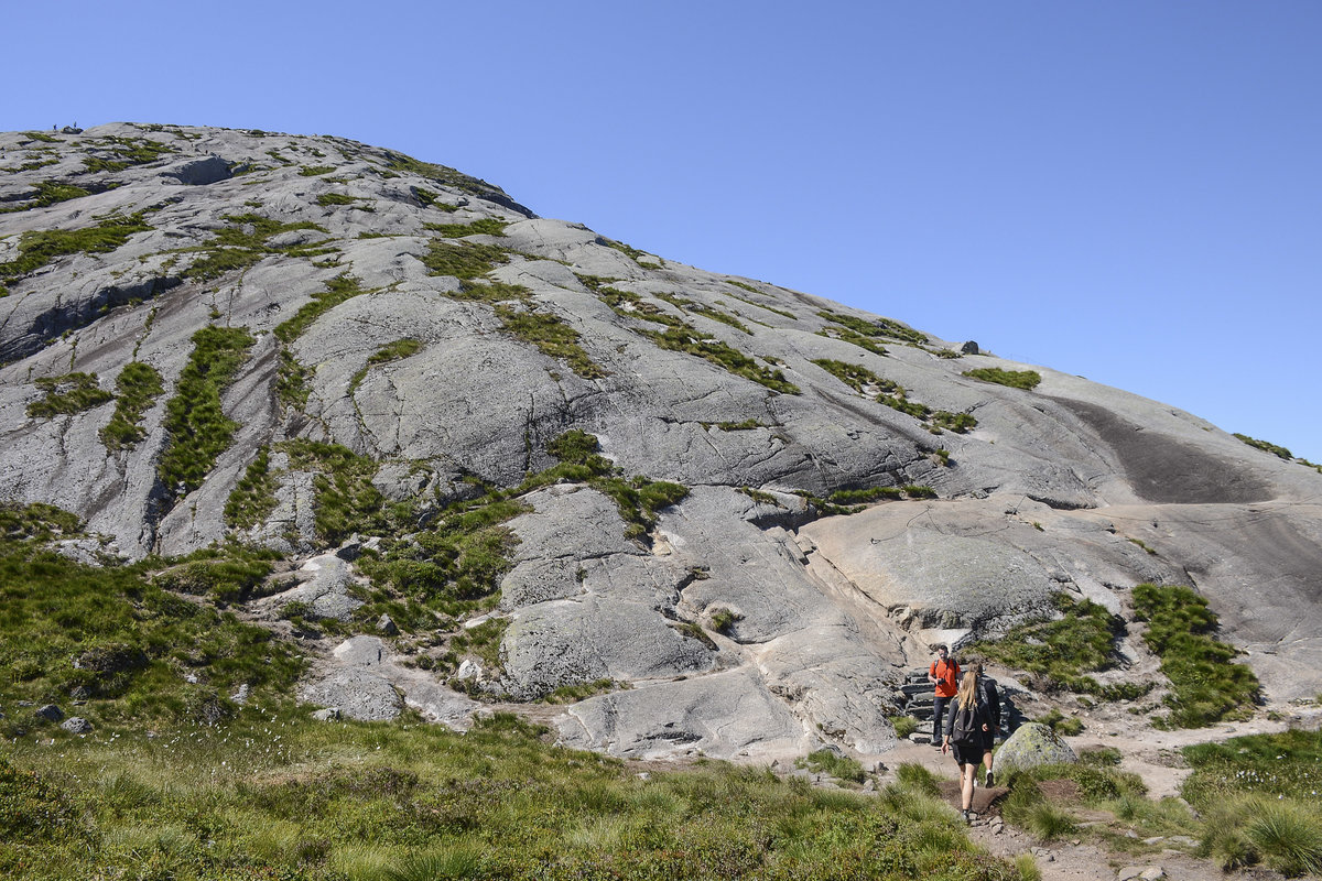 Die erste Herausforderung auf dem Wanderweg von Øygardsstølen nach Kjeragbolten südlich der Lysefjord in Norwegen. 
Aufnhame: 4. Juli 2018.