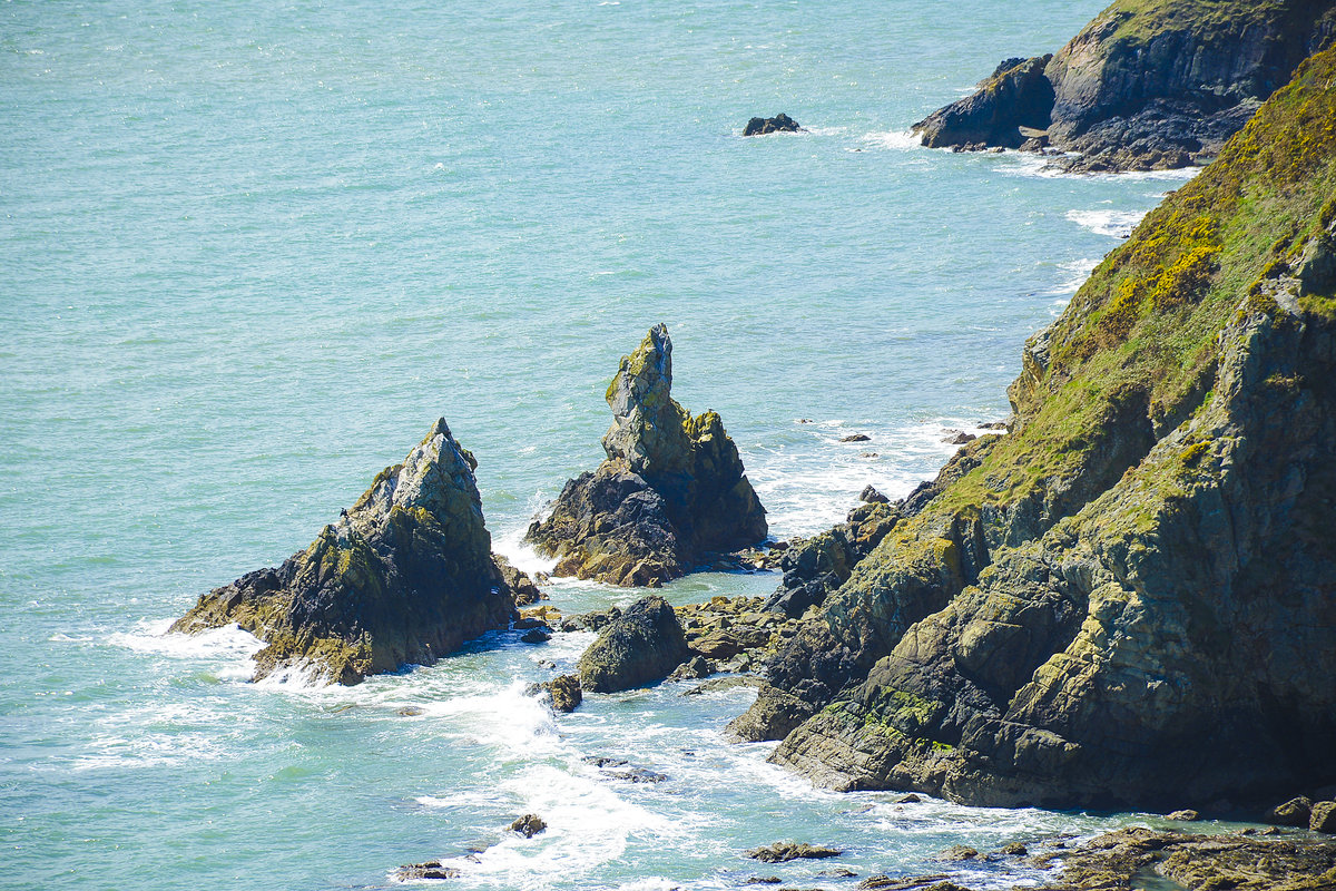 Die Felsenküste am »Sheep Hole« auf der Halbinsel Howth Head östlich von Dublin.
Aufnahme: 12. Mai 2018.