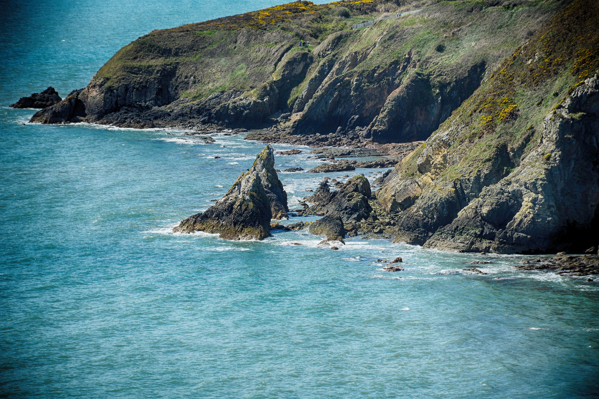 Die Felsenküste am »Sheep Hole« auf der Halbinsel Howth Head östlich von Dublin.
Aufnahme: 12. Mai 2018.