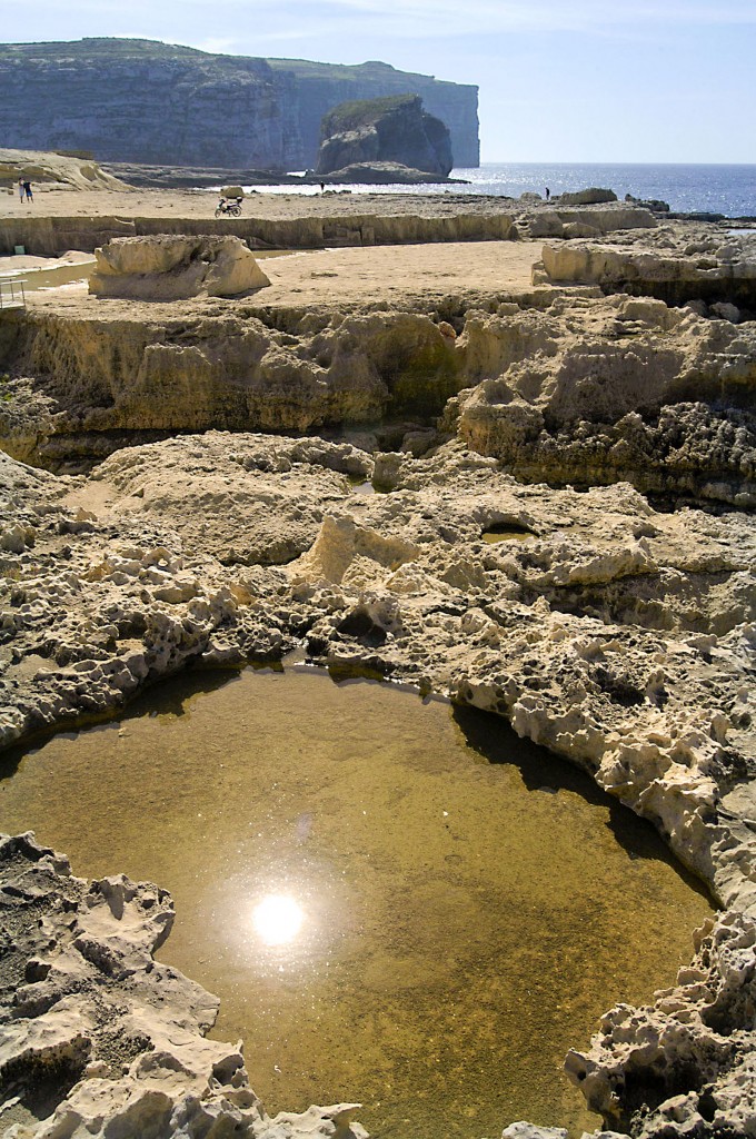 Die Felsformationen am Dwejra Point auf der Insel Gozo wurden vor mehreren Millionen Jahren gebildet. Aufnahme: Oktober 2006.