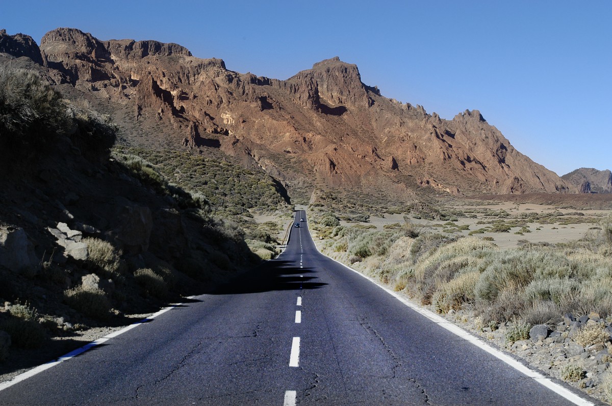 Die Hauptstraße TF-21 zu Parque Nacional del Teide - Teneriffa. Aufnahme: Oktober 2008.