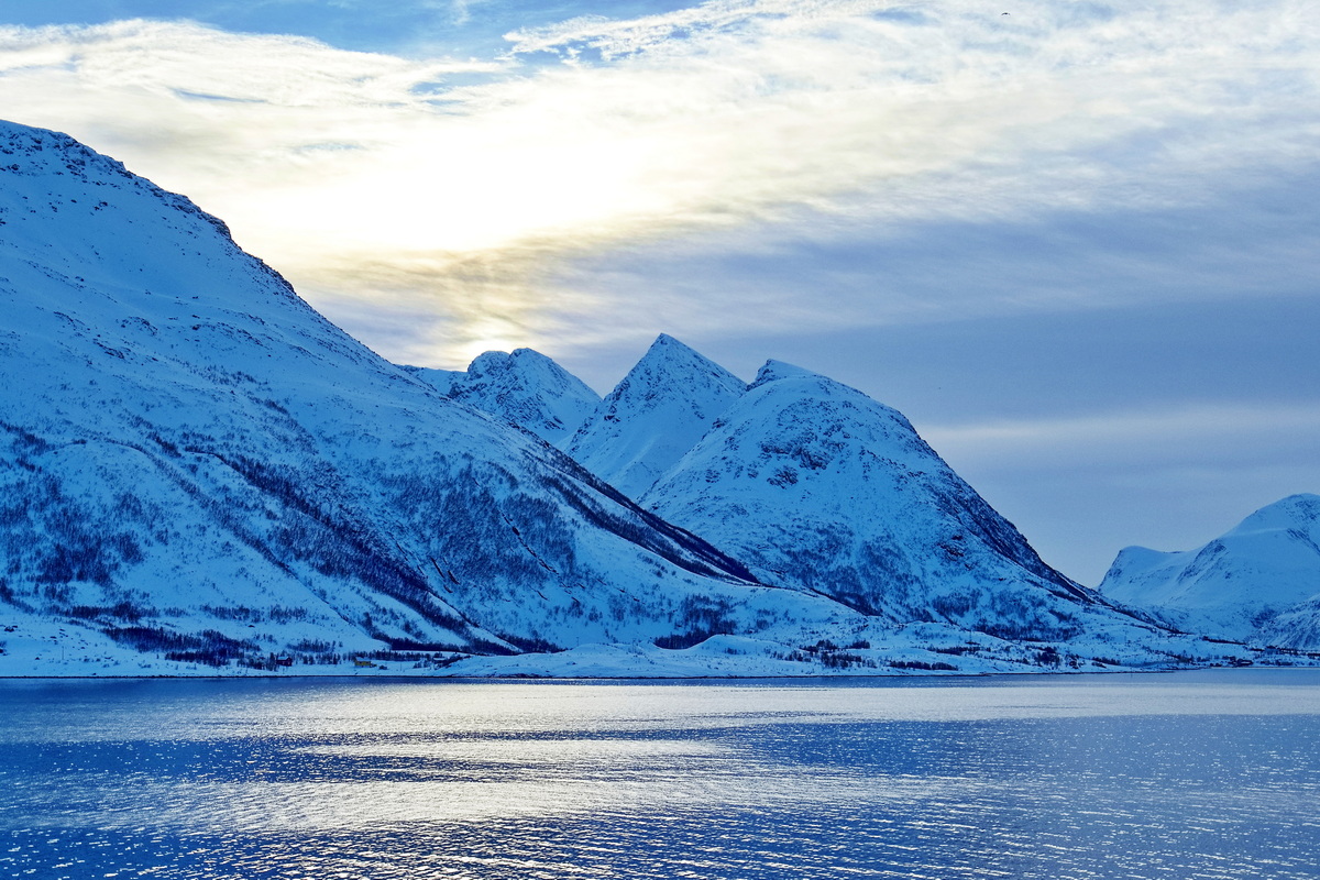 Die Küste bei Bergsfjord auf dem Weg nach Alta am 22. Februar 2024.