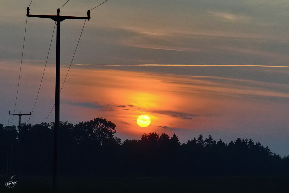 Die letzten Sonnenstrahlen beenden einen schönen Sommertag. (Jarmen, August 2012)