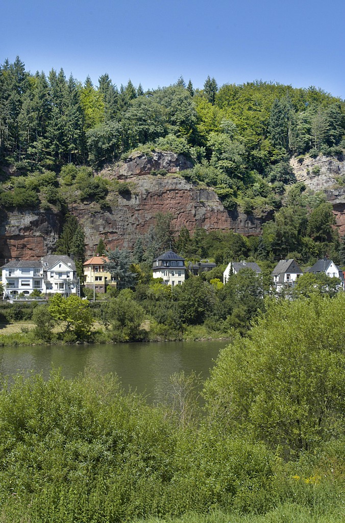 Die Mosel mit den Felsen bei Trier. Aufnahme: Juli 2007.