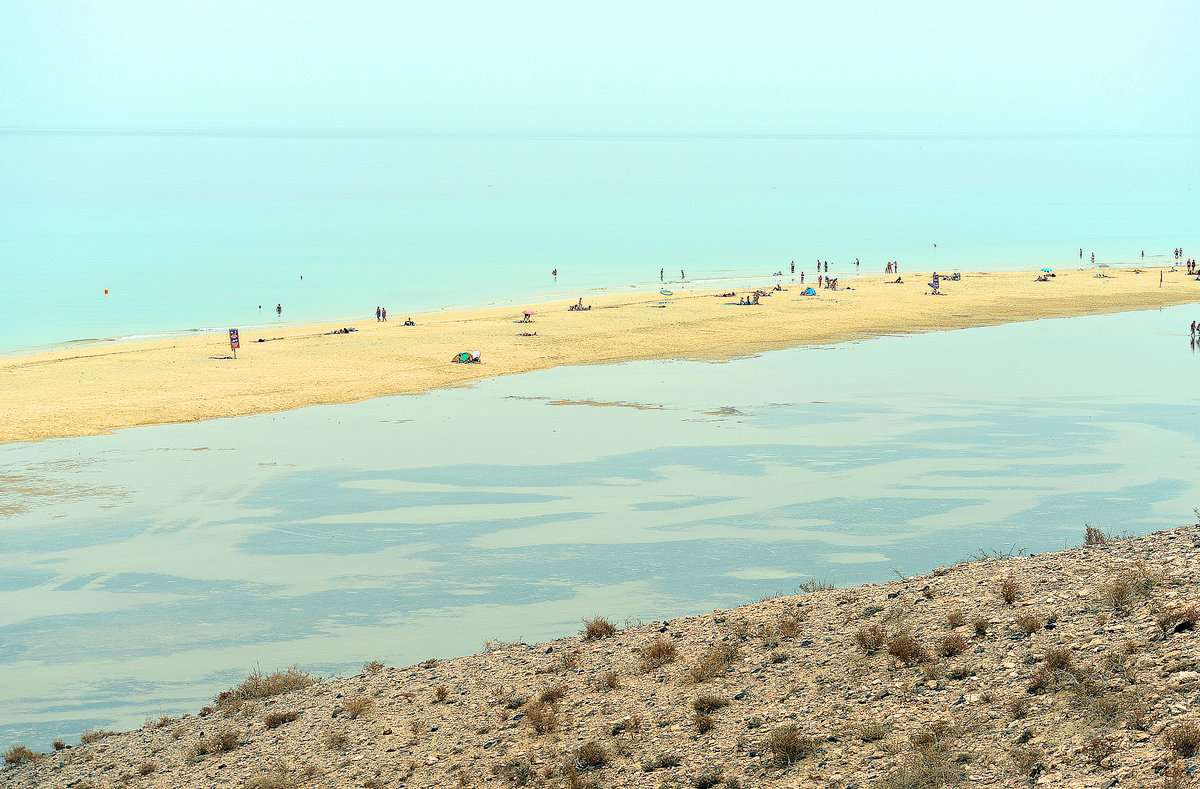 Die Nehrung an der Ostküste Fuerteventuras in Spanien. Aufnahme: 15. Oktober 2017.