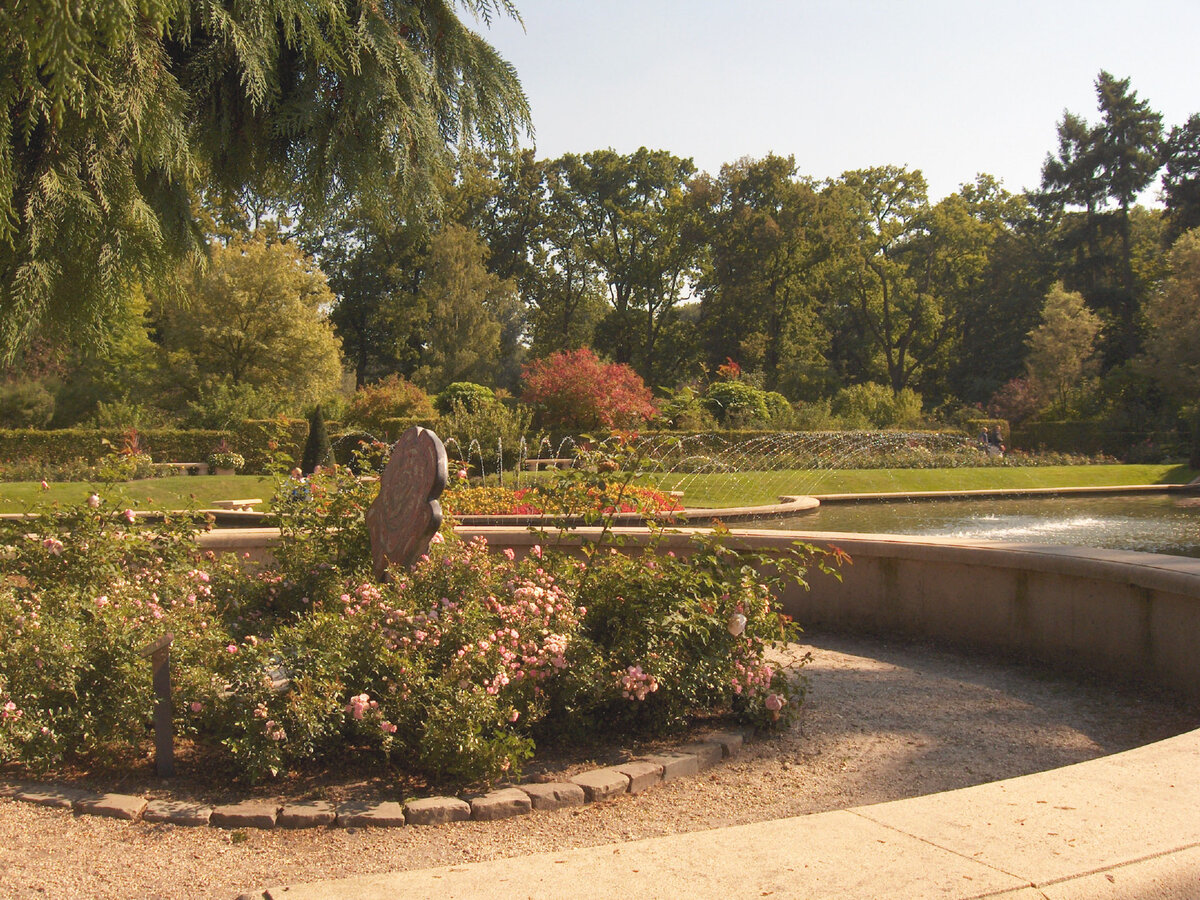 Die Schlossgärten Arcen im malerischen Dorf Arcen, direkt an der deutsch-niederländischen Grenze bei Venlo, gehören zu den vielseitigsten Blumen- und Pflanzenparks Europas. 32 Hektar voller Düfte und Farben, einzigartiger Gärten am 21.09.2005.