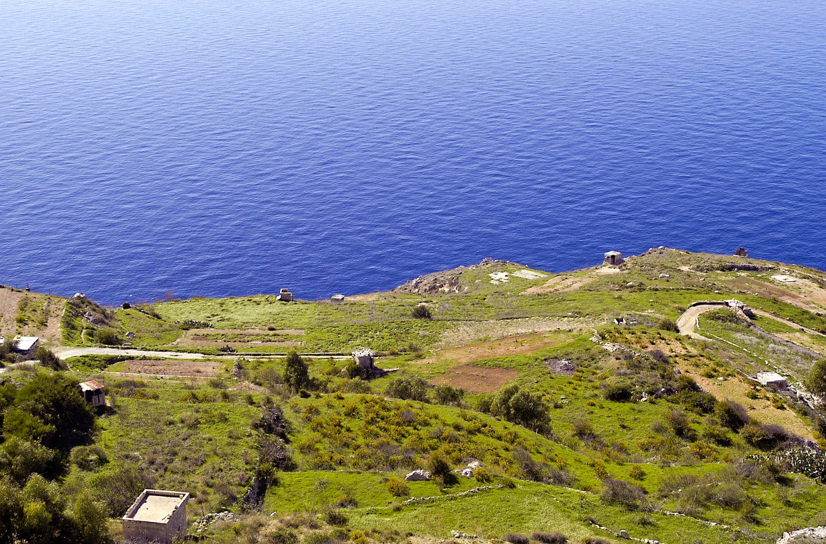 Die Südküste von Malta von Dingi Aus gesehen. Aufnahme: Oktober 2006.