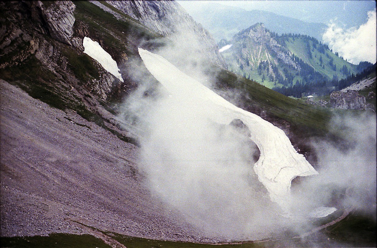 Die südliche Seite des Pilatus-Massivs südlich von Luzern. Aufnahme: Juli 1984 (digitalisiertes Negativfoto).