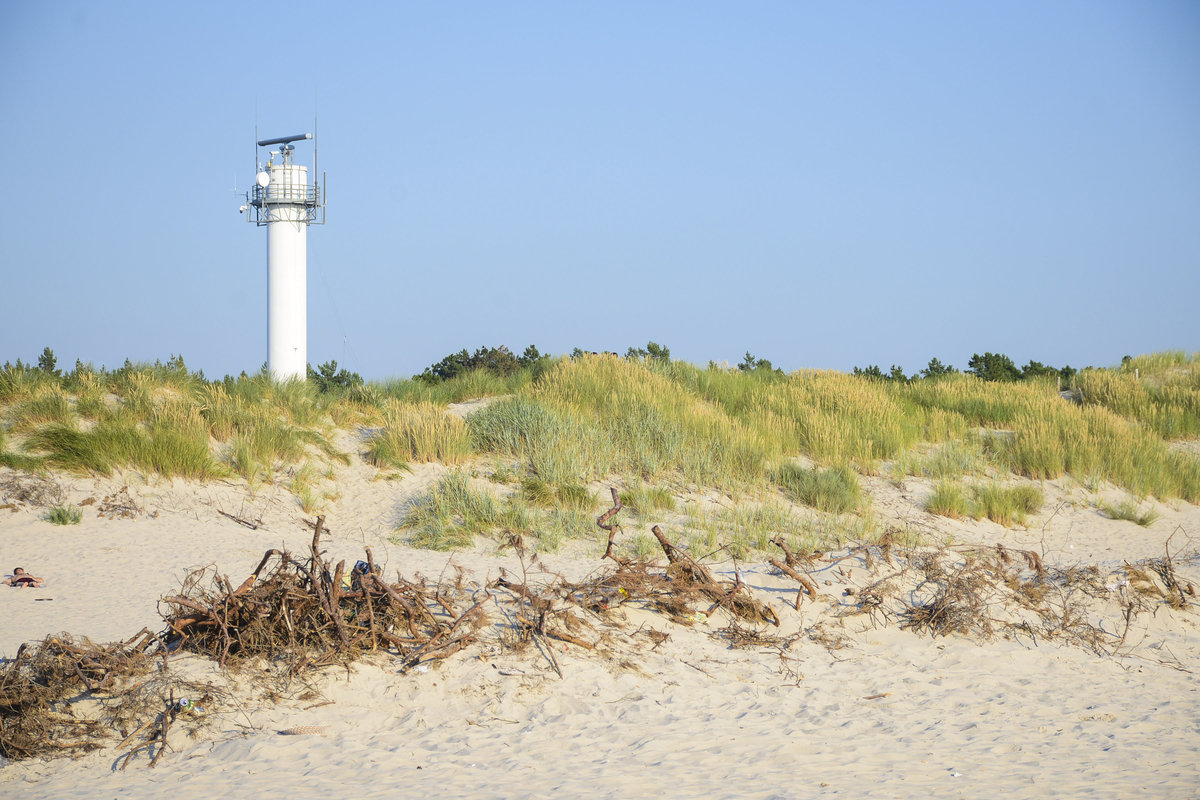 Dünen am Oststrand von Leba an der polnischen Ostsee. Aufnahme: 16. August 2020.