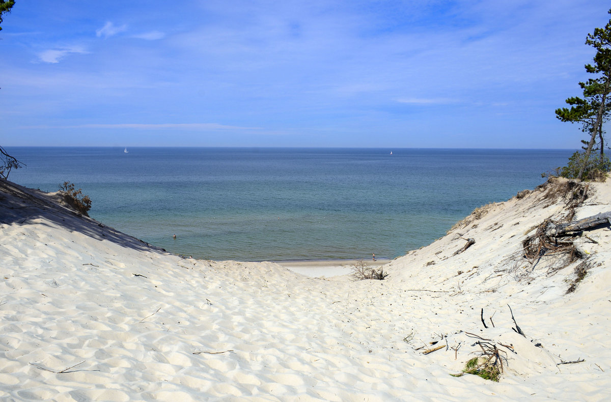 Dünen an der Steiküste westlich von Orzechowo (Freihow) in Hinterpommern. Aufnahme: 21. August 2020