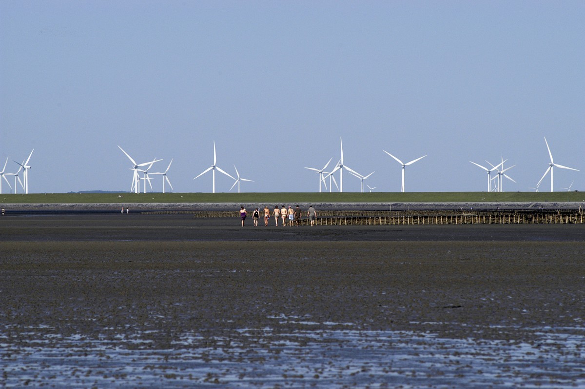 Ebbe im Wattenmeer vor Nordstrandischmoor in Nordfriesland. Aufnahme: Mai 2008.