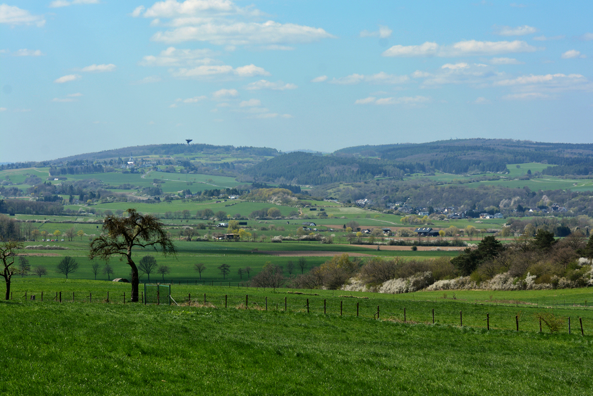 Eifelblick von Eu-Kirchheim in Richtung  Astropeiler Stockert  bei Bad Münstereifel - 18.04.2015