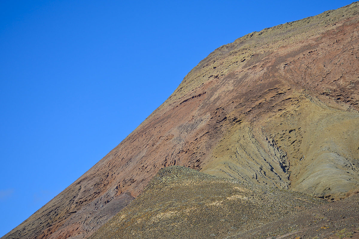 Ein Ausschnitt vom 300 Meter hohen Vulkan Montana Roja im nördlichen Teil von der Insel Fuerteventura in Spanien.
Aufnahme: 18. Oktober 2017.