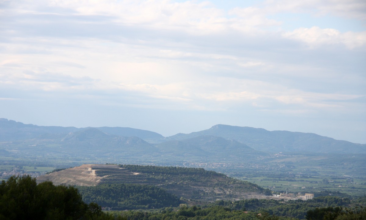Ein Blick auf den Mont-Ventoux in der Provence(F) bei Wolken am Abend vom 28.7.2014.