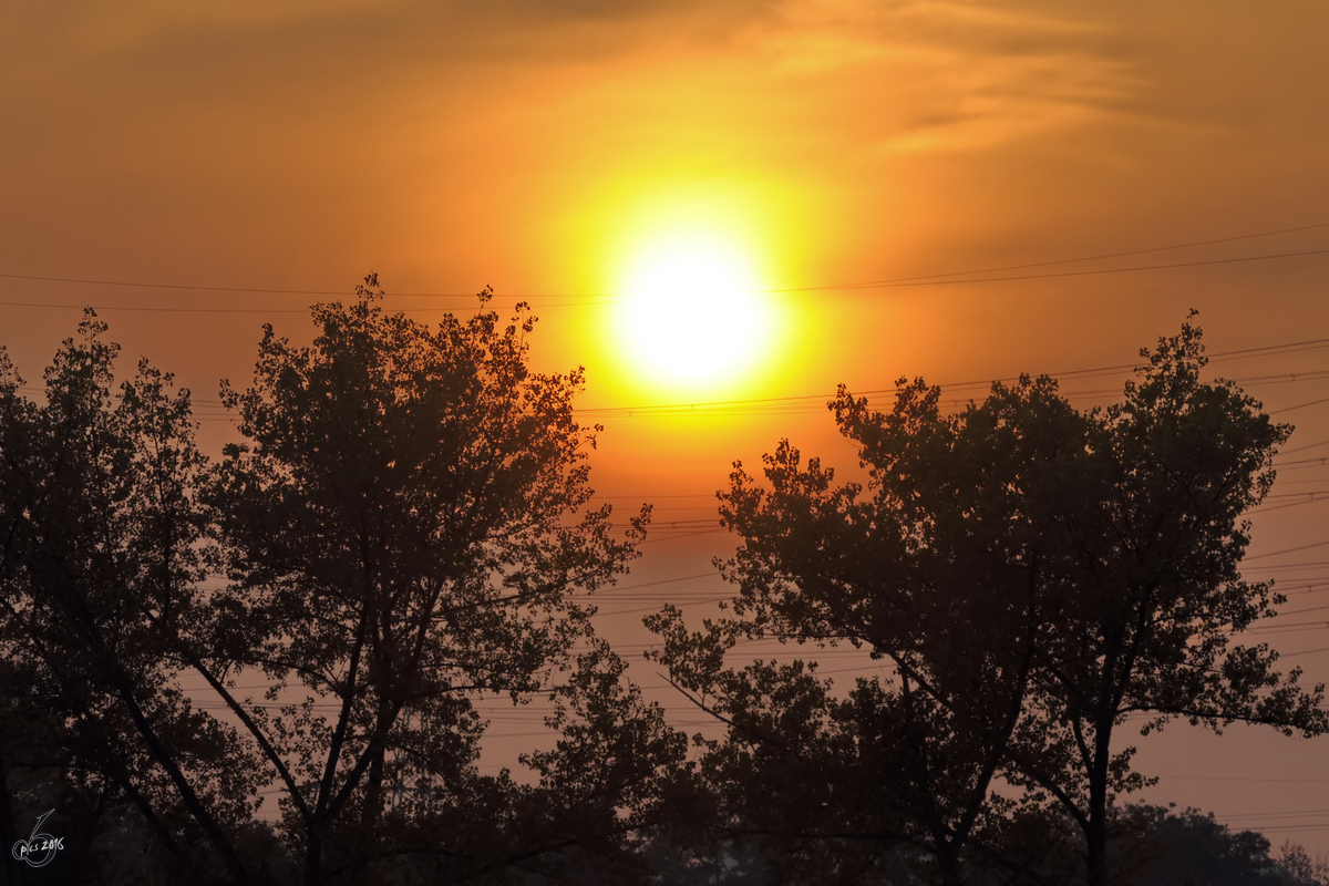 Ein herbstlicher Sonnenuntergang über Bochum. (Oktober 2007)