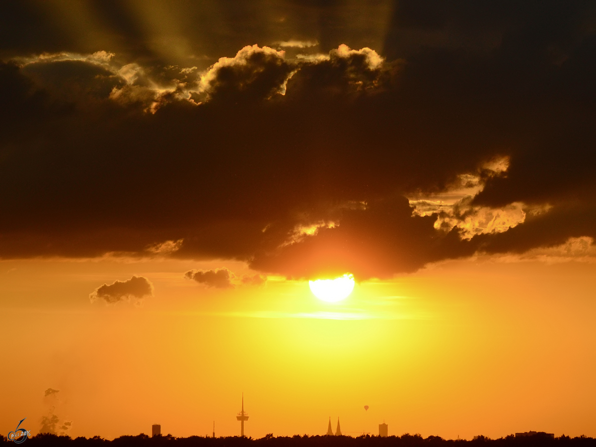 Ein interessanter Sonnenuntergang über Köln. (Mai 2011)