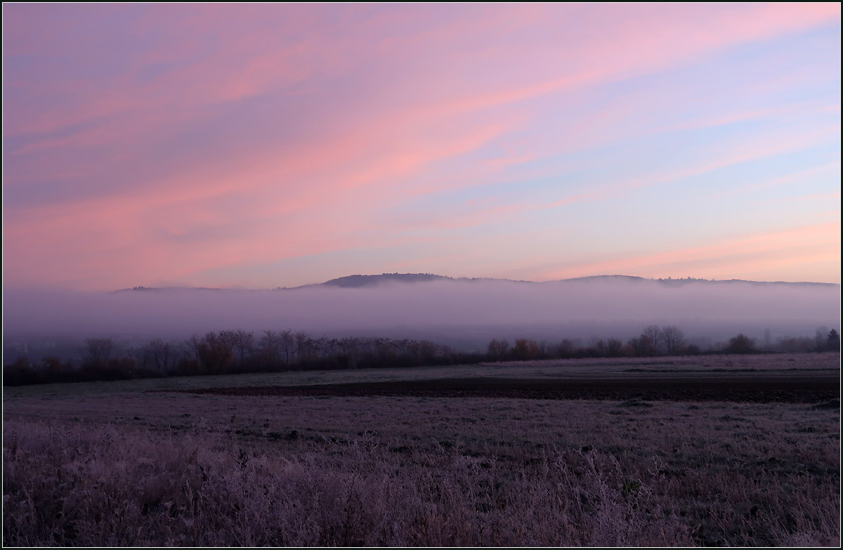 Ein kalter Novembermorgen -

Über dem eigentlichen Remstal liegt Nebel. Darüber lugt der Buocher Höhe herüber.

21.11.2020